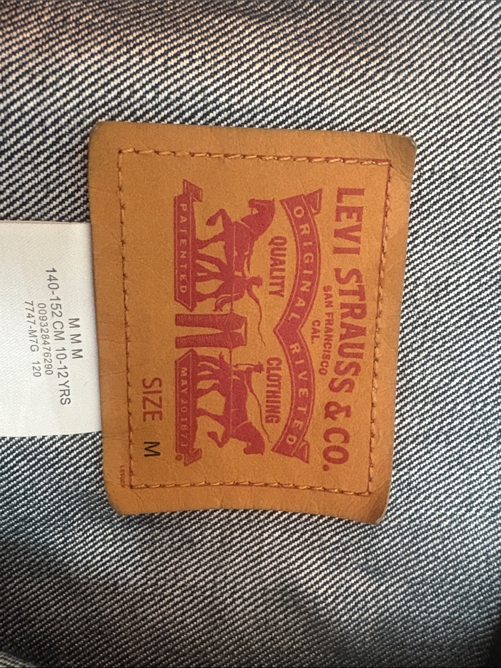 NWOT 💙 Levi's Indigo Blue Denim Trucker Jacket - Picture 3 of 6
